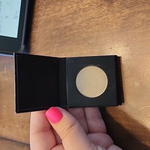NWOT Younique Pressed shadow single compact - Exhilarated